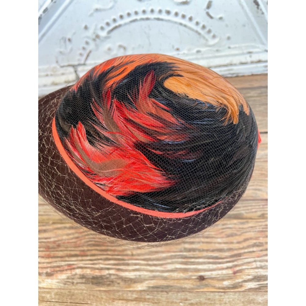 Vintage 1940s HAt Brown Wool Dyed Orange Peasant Feathers - Picture 4 of 12